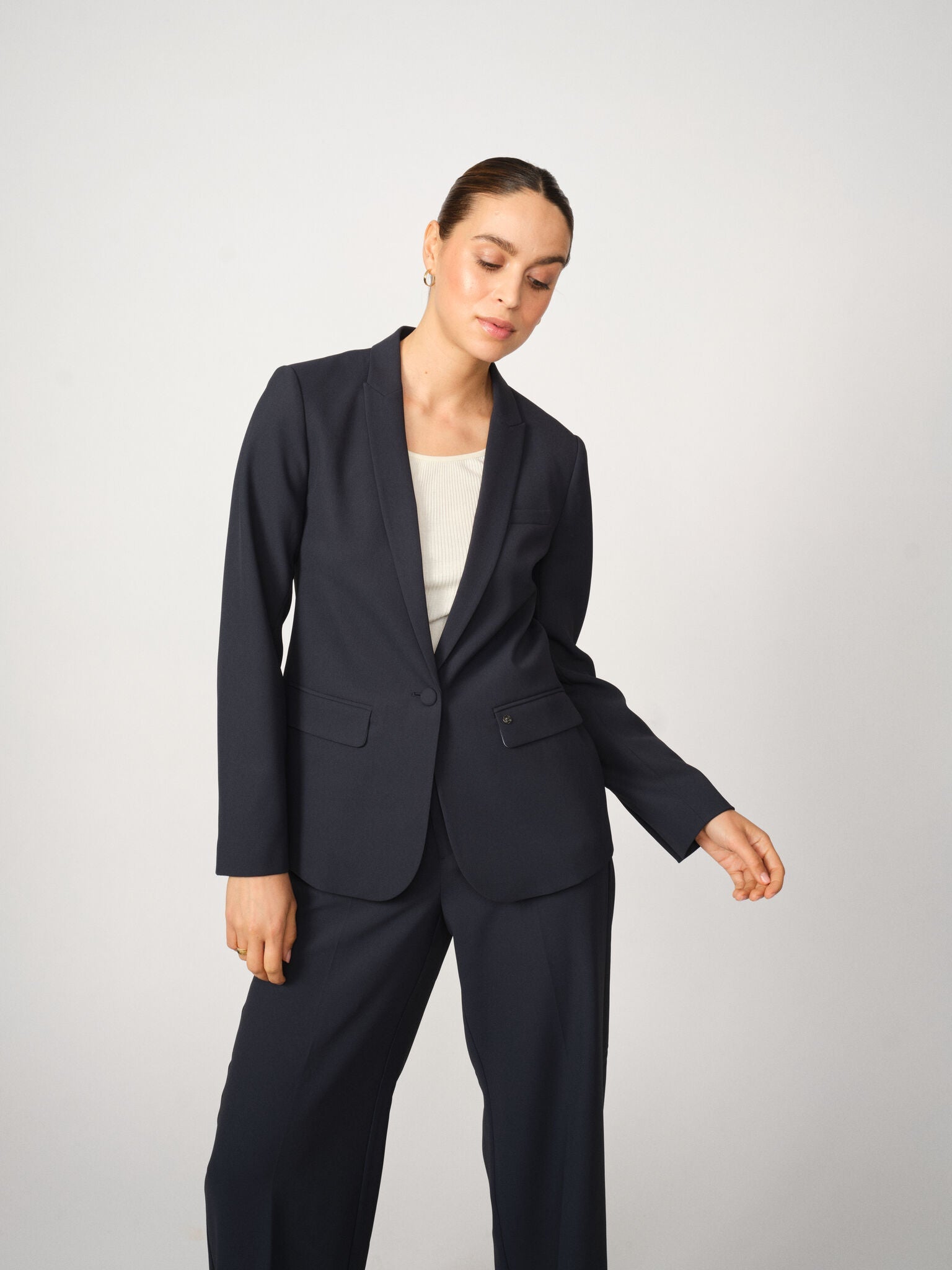 Modelshot / Salute Navy / Detail